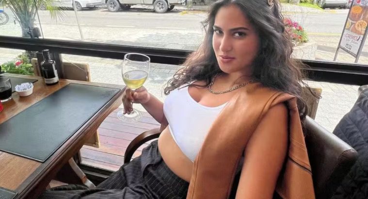 A modelo brasileira Kamylla Rosa, 22, é atropelada e morta enquanto tentava consertar uma roda quebrada na rodovia